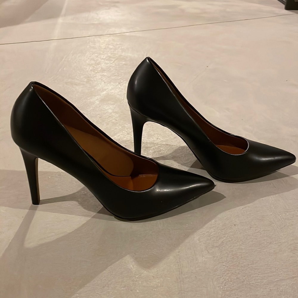 Black high heels size 8
